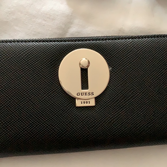 Guess wallet - Picture 2 of 3